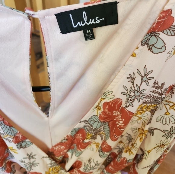 Lulu's Bell Sleeve Floral Cross Front Closure Sz. M Romper - Picture 2 of 12
